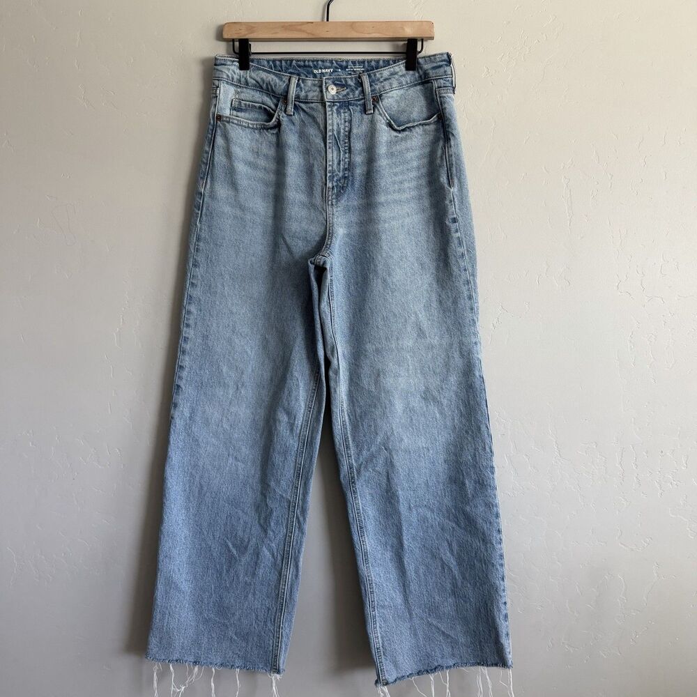 Old Navy Extra High Rise Sky Hi Wide Leg Jeans Size 8 Light Wash Raw Hem
